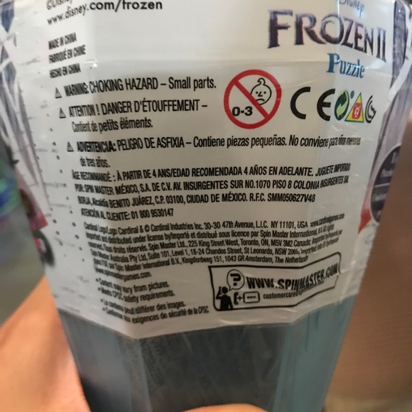 Frozen 2 Puzzle in Collectible Gem Storage Case - Picture 3 of 5